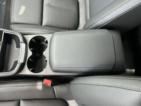 Certified 2025 Porsche Macan image 17