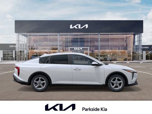 New 2025 Kia K4 LXS image 7