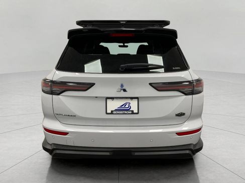 New 2025 Mitsubishi Outlander SE image 4