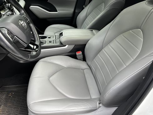Used 2021 Toyota Highlander XLE AWD/4WD image 31