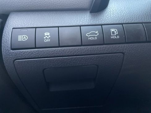 Used 2019 Toyota Camry XLE image 14