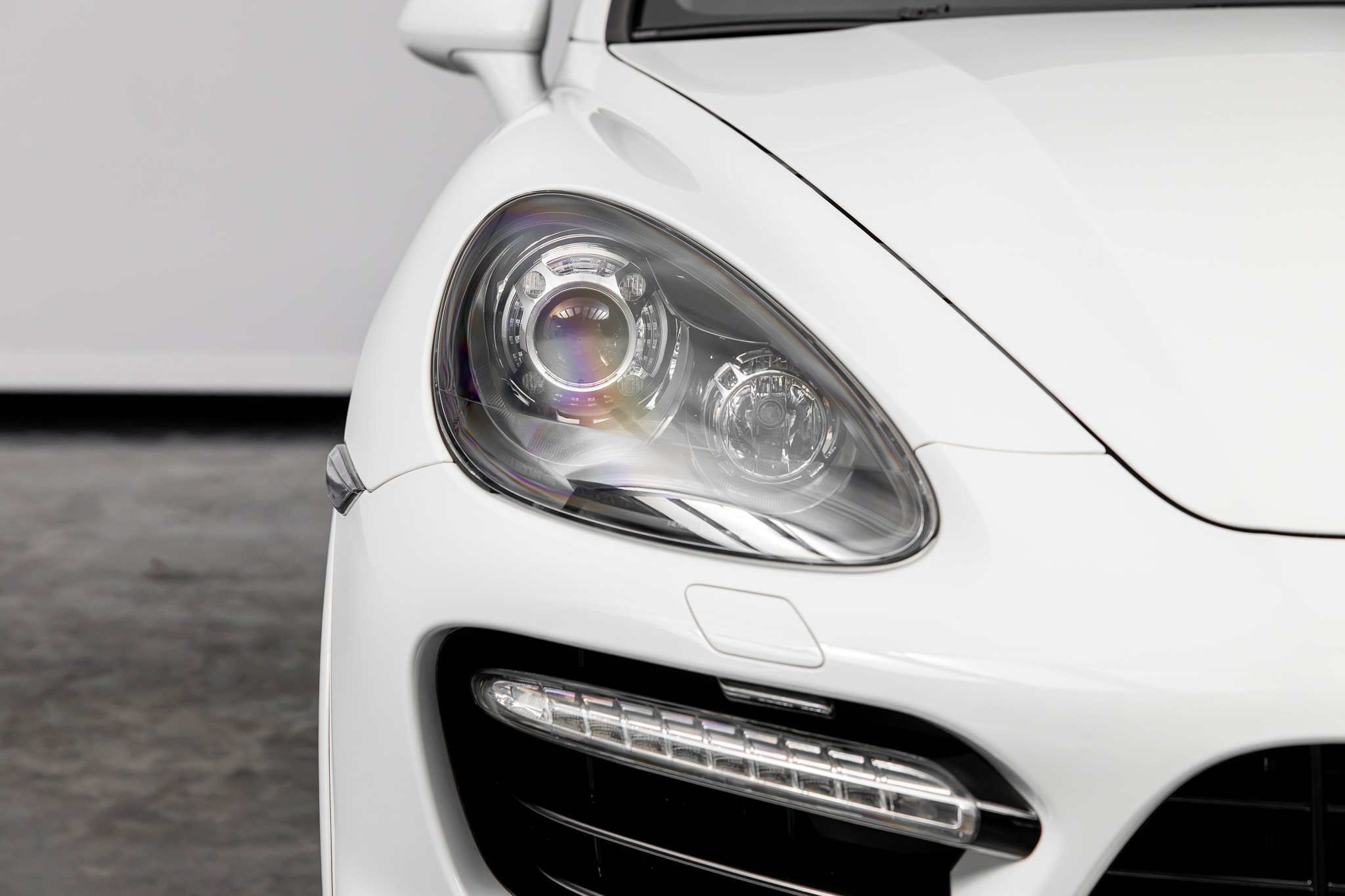 Used 2014 Porsche Cayenne Turbo S AWD/4WD image 3