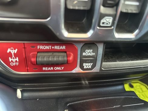 Used 2022 Jeep Wrangler Unlimited Rubicon w/ LED Lighting Group AWD/4WD image 24