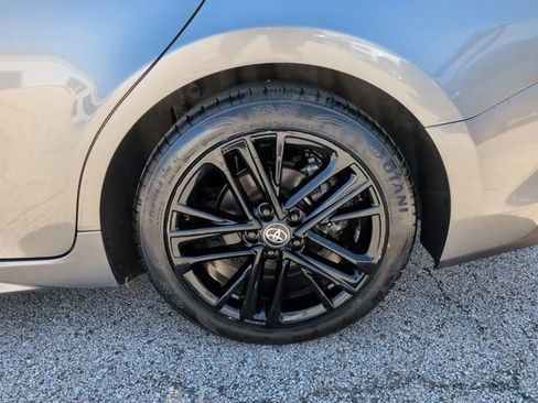 Used 2025 Toyota Camry SE FWD image 9