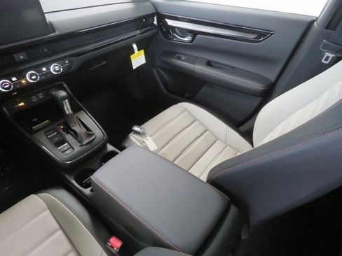 Used 2024 Honda CR-V Sport Touring image 8