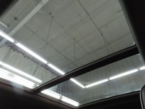 Used 2024 GMC Yukon XL Denali w/ Advanced Technology Package image 30