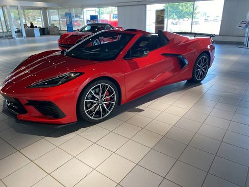 Used 2025 Chevrolet Corvette Stingray Premium Conv w/ Z51 Performance Package image 9