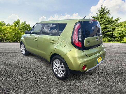 Used 2018 Kia Soul + FWD image 5