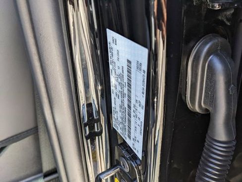 Used 2025 Ford F150 Lightning Platinum image 37