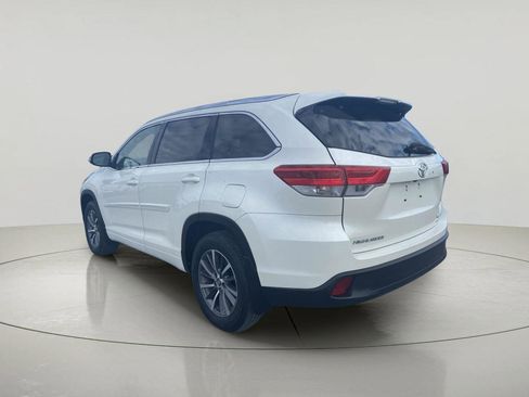 Used 2018 Toyota Highlander XLE AWD/4WD image 5