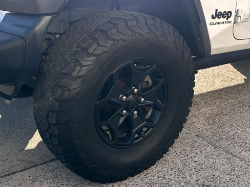 Used 2020 Jeep Gladiator Sport w/ Quick Order Package 24S image 11