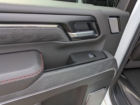 Used 2025 GMC Sierra 2500 AT4X image 12