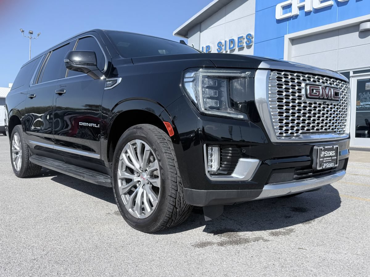 Used 2021 GMC Yukon XL Denali w/ Advanced Technology Package AWD/4WD image 3