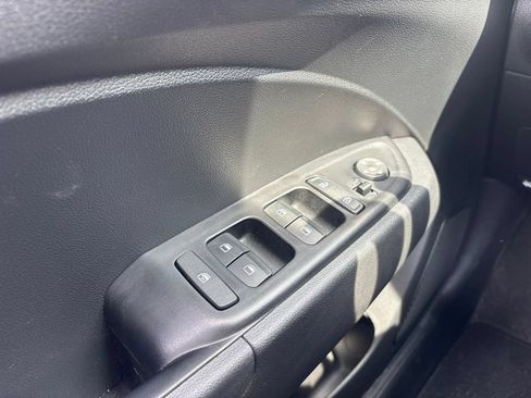 Used 2024 Hyundai Venue SEL FWD image 24
