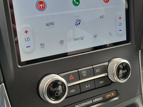 Certified 2024 Ford Edge Titanium AWD/4WD image 16