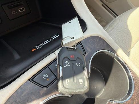 Used 2020 GMC Acadia Denali w/ Technology Package FWD image 38