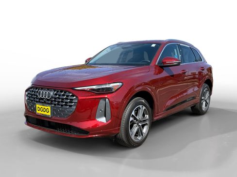 Certified 2025 Audi Q5 Premium AWD/4WD image 1