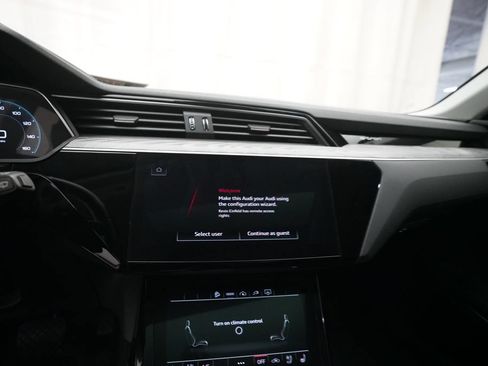 Used 2022 Audi e-tron Premium Plus w/ Premium Plus Package AWD/4WD image 5