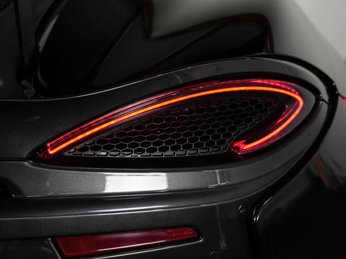 Used 2020 McLaren 620R image 29