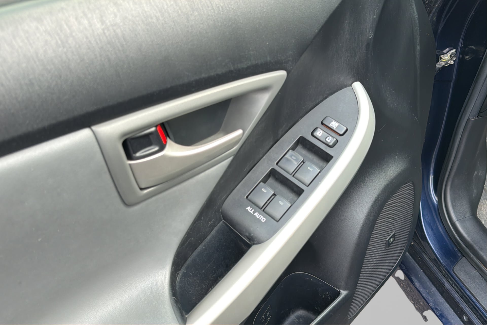 Used 2015 Toyota Prius Four FWD image 18