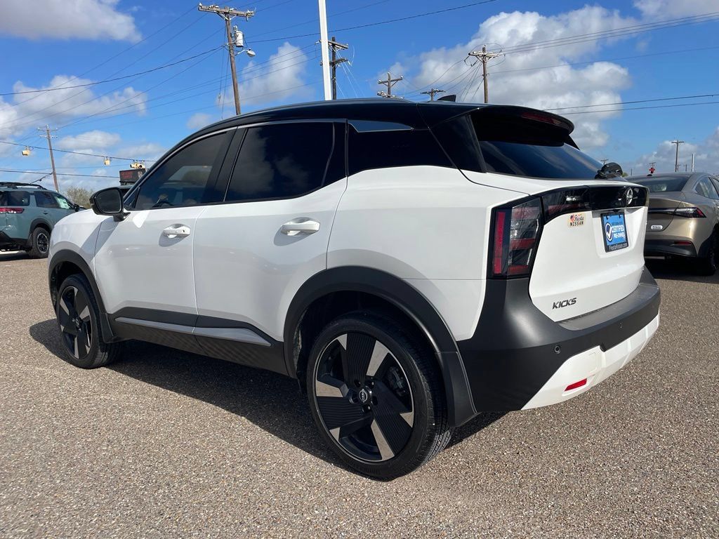 Certified 2026 Nissan Kicks SR FWD image 5