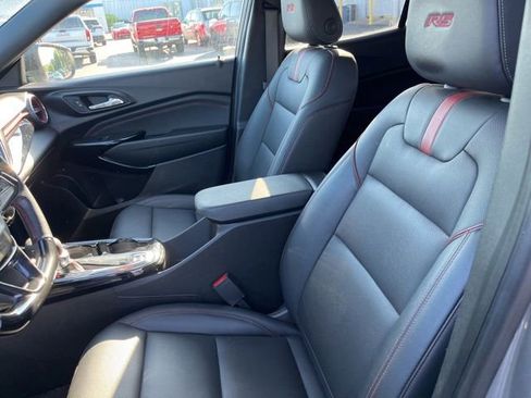 Used 2024 Chevrolet Trax RS w/ Sunroof Package FWD image 8