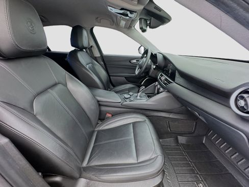 Used 2019 Alfa Romeo Giulia AWD image 19