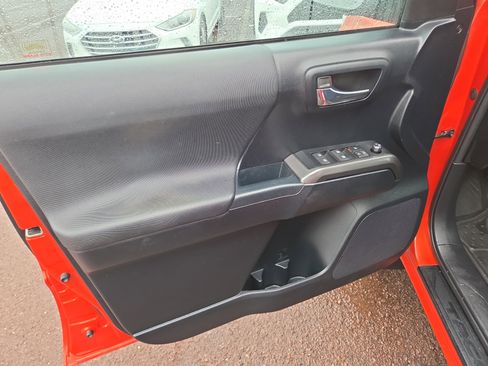 Certified 2016 Toyota Tacoma TRD Sport w/ Towing Package image 14