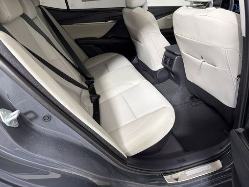 Used 2025 Toyota Camry XLE image 16