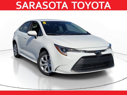 Used 2025 Toyota Corolla LE FWD image 1