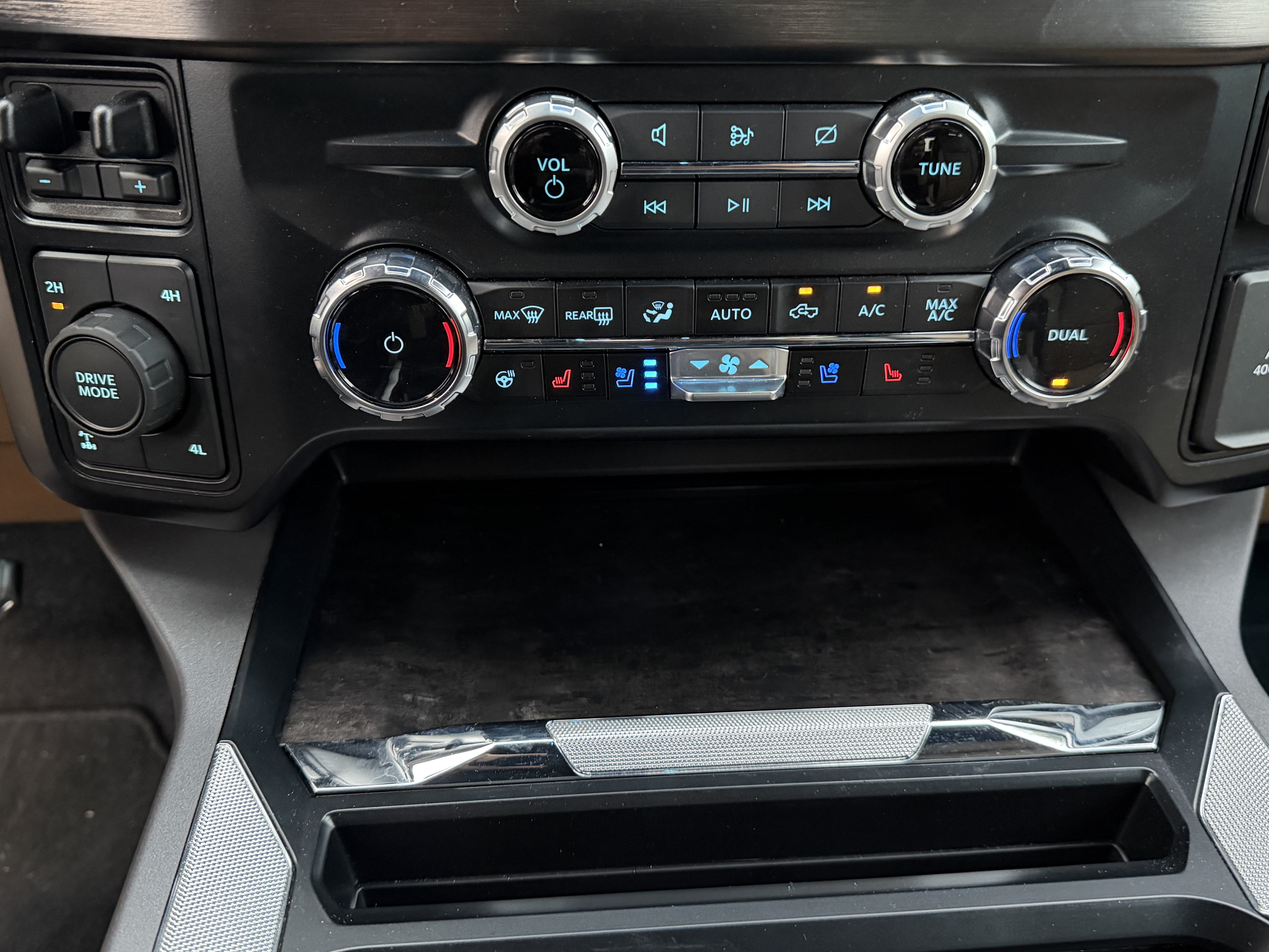 Used 2023 Ford F250 Lariat w/ Lariat Ultimate Package AWD/4WD image 27