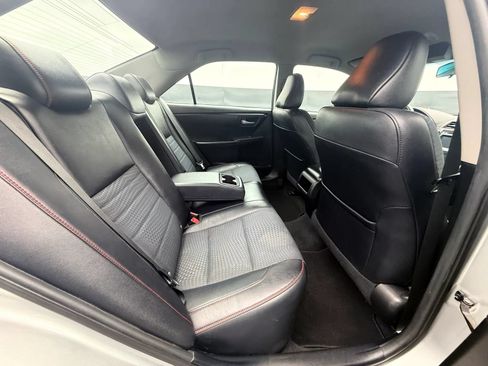 Used 2015 Toyota Camry SE FWD image 12