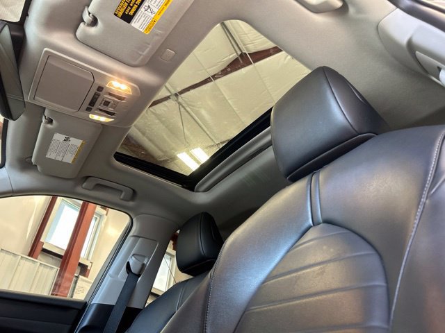 Used 2022 Toyota Highlander XLE AWD/4WD image 21