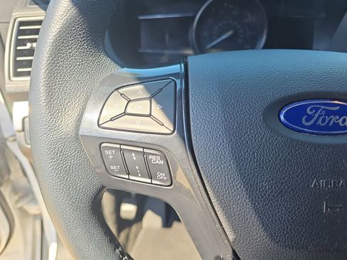 Used 2018 Ford Explorer XLT w/ Equipment Group 202A AWD/4WD image 18