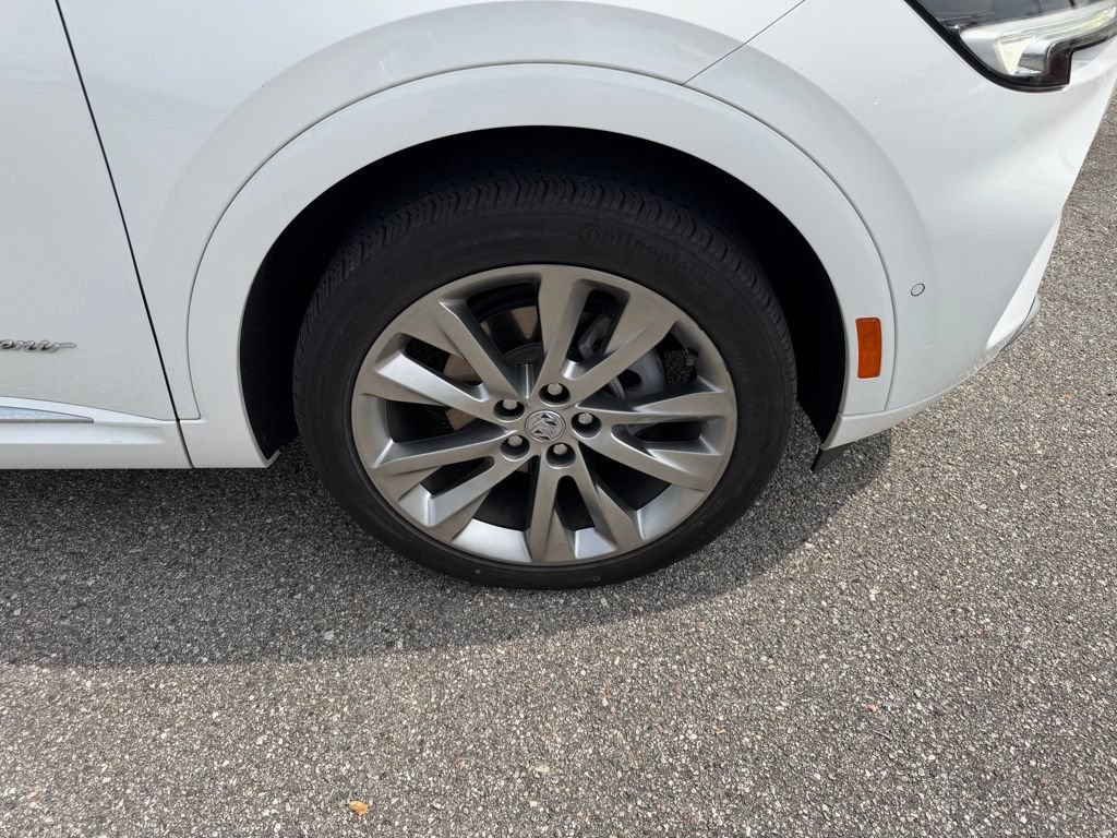 Used 2022 Buick Envision Avenir w/ Technology Package II FWD image 4