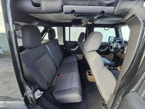 Used 2012 Jeep Wrangler Unlimited Sahara w/ Connectivity Group AWD/4WD image 20