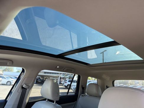 Used 2022 Volkswagen Atlas SE w/ Panoramic Sunroof Package image 6