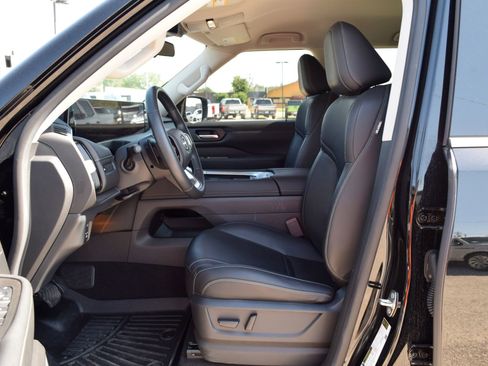 Used 2025 Nissan Armada SV RWD image 18