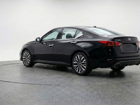 Used 2025 Nissan Altima 2.5 SV FWD image 6