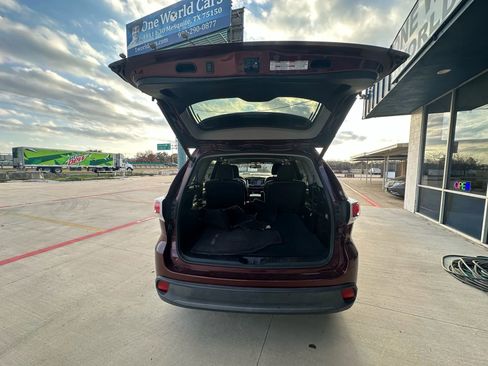 Used 2015 Toyota Highlander XLE image 9