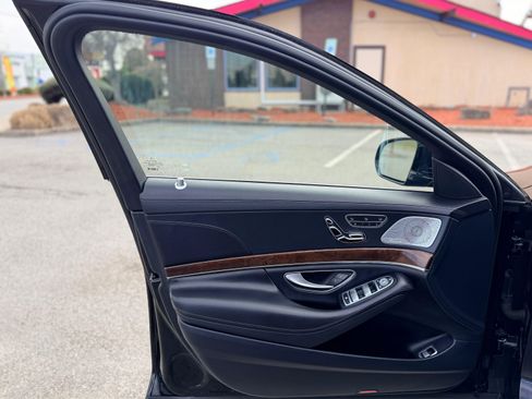 Used 2018 Mercedes-Benz S 560 4MATIC Sedan image 17