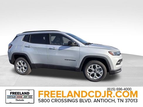 New 2026 Jeep Compass Latitude image 2