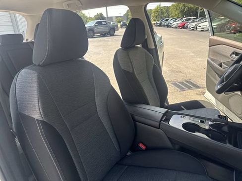 Used 2023 Nissan Rogue SV FWD image 10