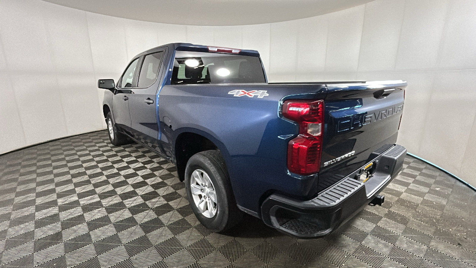 Used 2022 Chevrolet Silverado 1500 W/T w/ WT Value Package AWD/4WD image 5