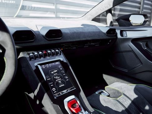 Used 2024 Lamborghini Huracan Sterrato image 64