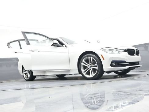 Used 2017 BMW 330i Sedan RWD image 48
