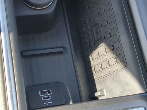 New 2025 Ford Expedition Active image 59