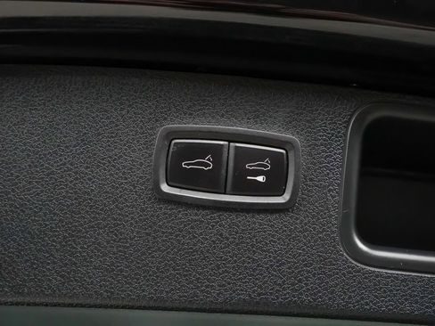 Certified 2021 Porsche Macan image 14