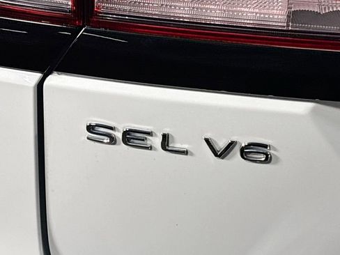Certified 2022 Volkswagen Atlas SEL R-Line image 26