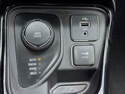Used 2018 Jeep Compass Limited AWD/4WD image 9